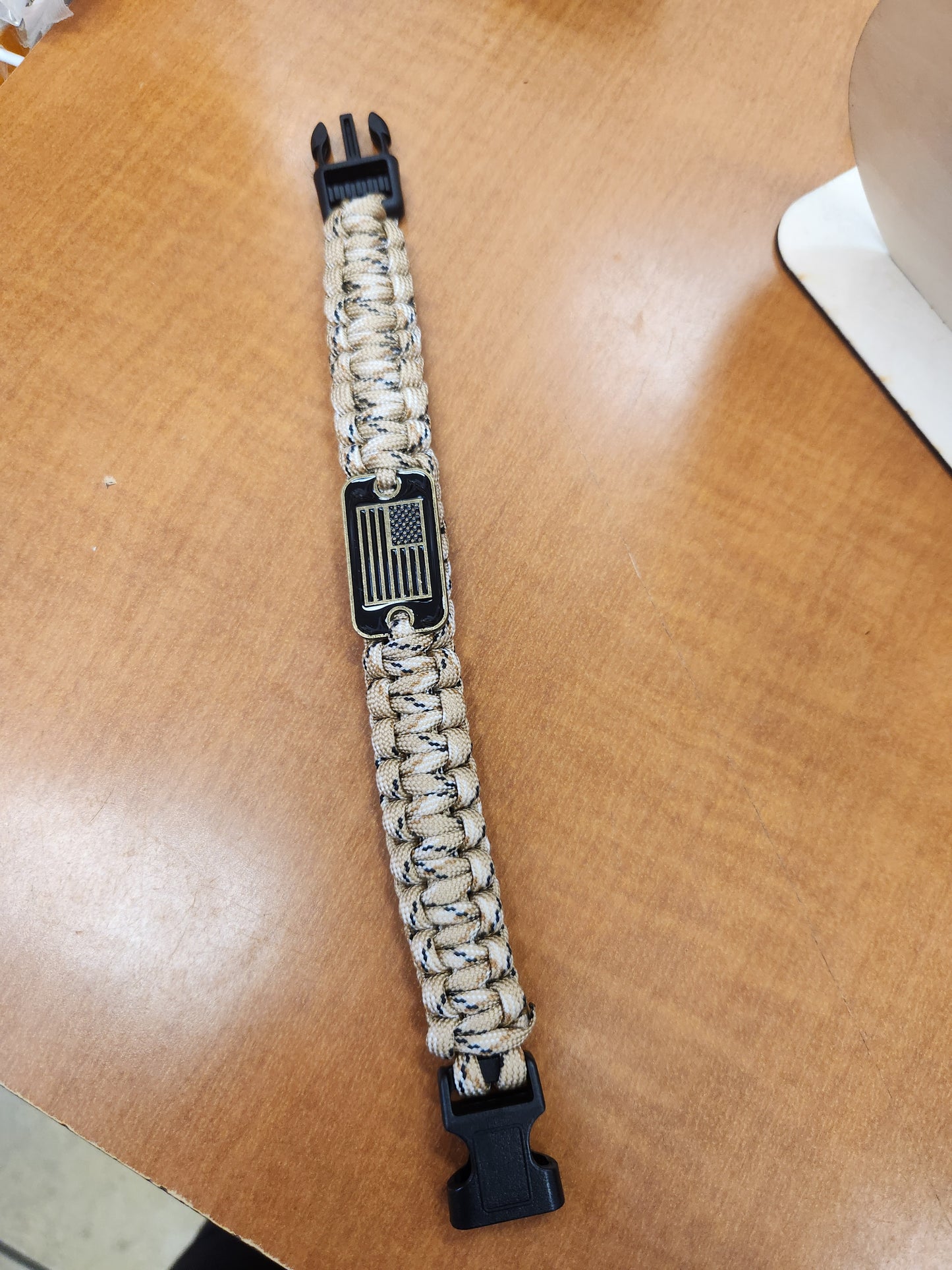 Paracord bracelet with flag