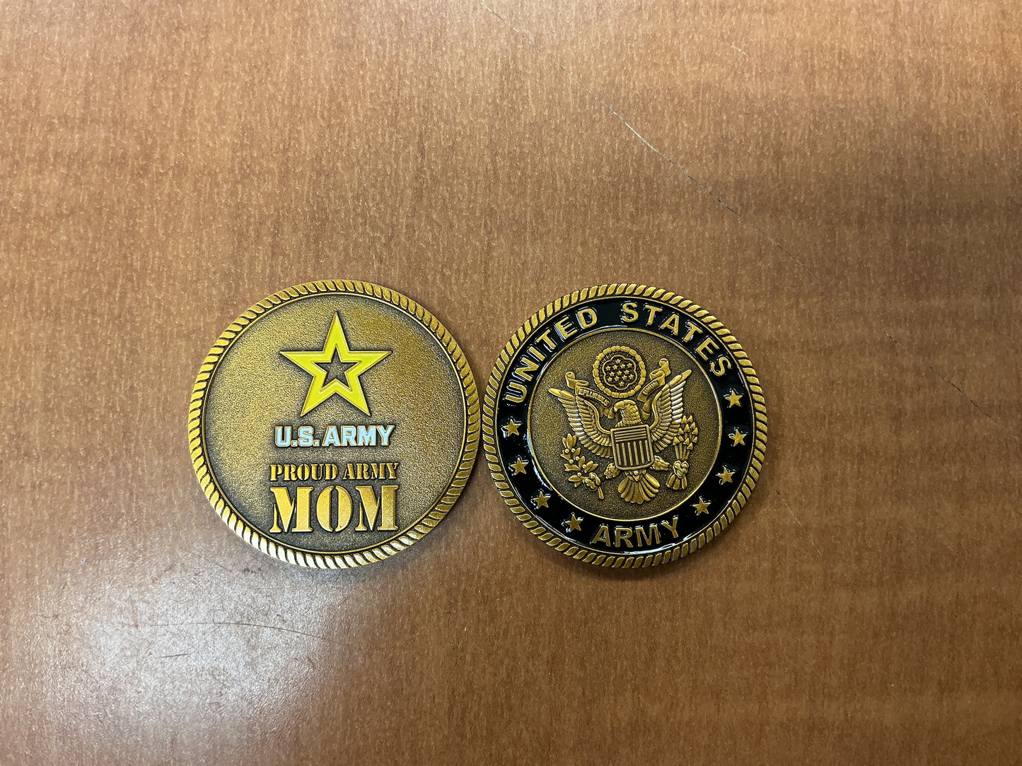 Proud army mom coin