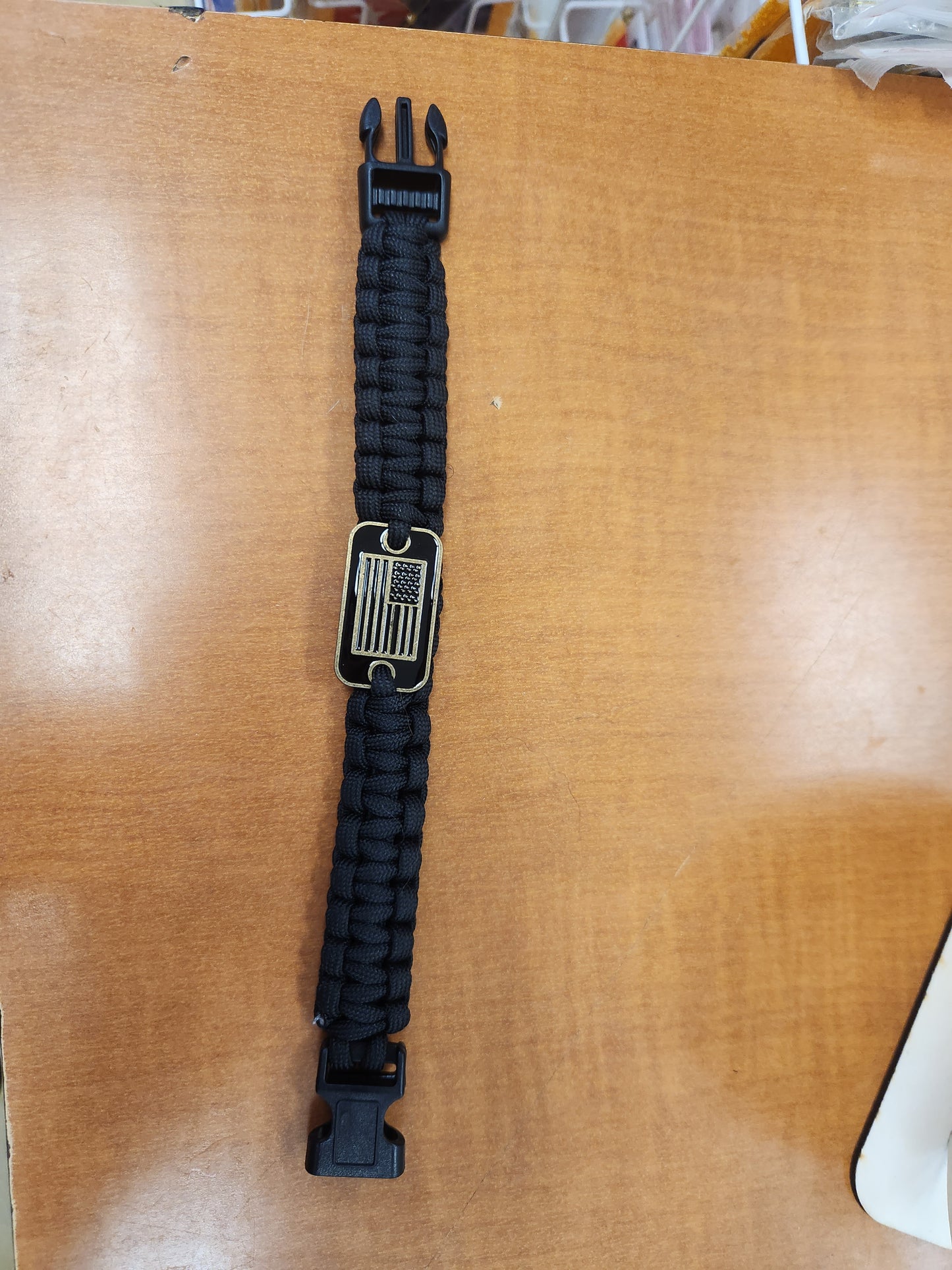 Paracord bracelet with flag